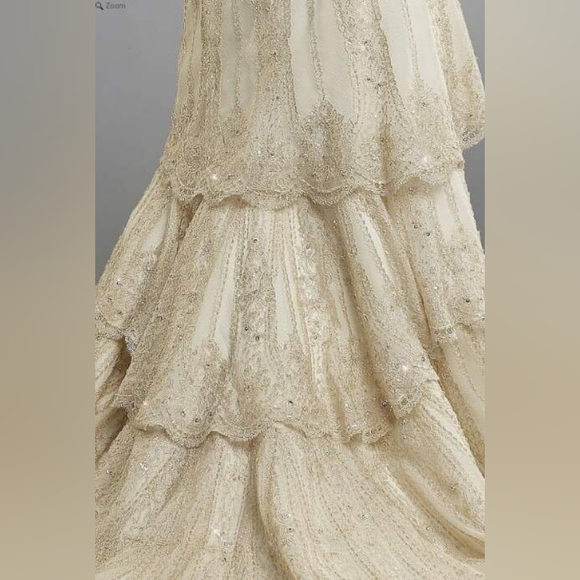 Stunning & Delicate Tiered Lace Eden Bridal Gown NWT - Picture 6 of 17